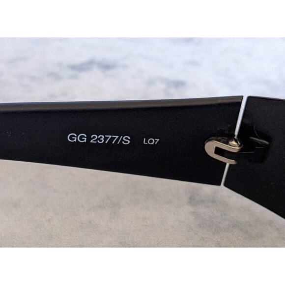 Gucci Black Shield Sunglasses GG 2377/S, Size 60 / 17